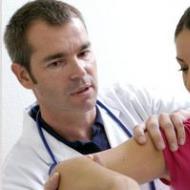 कंधे के जोड़ के आर्थस्ट्रिस: कारण, लक्षण और उपचार