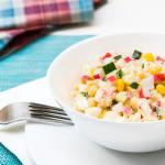 Salata od riže i rakova - korak po korak recepti s kukuruzom, krastavcima, gljivama ili sirom