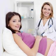 Kurā grūtniecības stadijā tiek parādīts hCG?