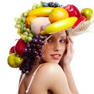 野菜や果物があなたの髪をより良くするのに役立つ髪の成長のための製品