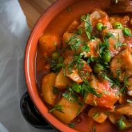 A legfinomabb receptek sült burgonyához hússal: serpenyőben vagy lassú tűzhelyben