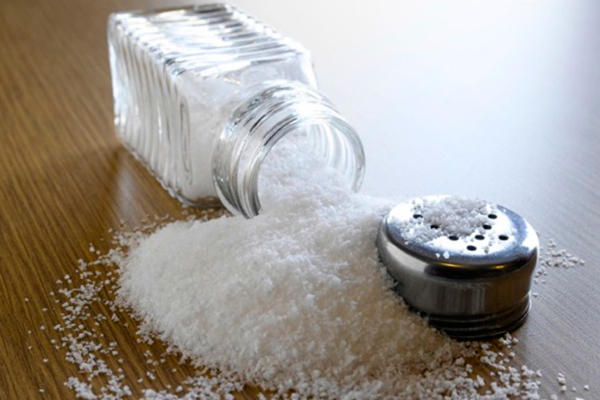 Как приготовить солевой раствор для компресса